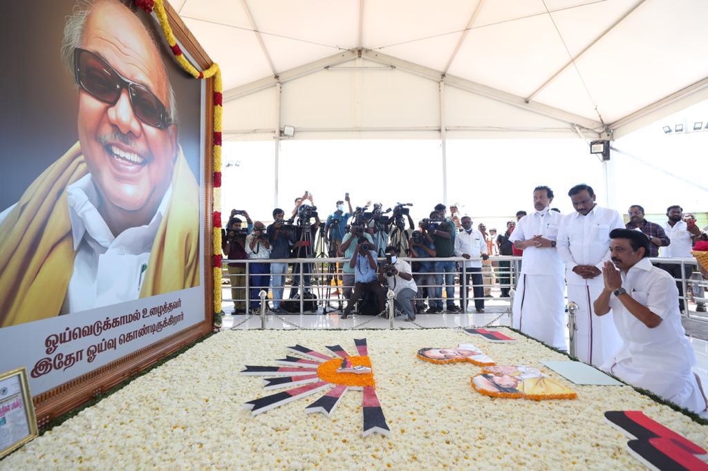 mkstalin's tweet image. 2021 சட்டமன்றத் தேர்தலுக்கான வேட்பாளர் பட்டியலை இன்று வெளியிட்டேன்.

அது வேட்பாளர் பட்டியல் மட்டுமல்ல; வெற்றியாளர் பட்டியல் என்பதை மக்களின் ஆதரவு நிரூபிக்கும்!

234 தொகுதிகளிலும் முத்தமிழறிஞர் கலைஞரே வேட்பாளர். களம் காண்போம்; வெற்றி பெறுவோம்!