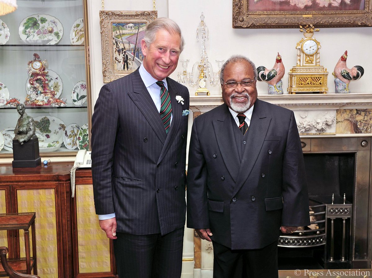 ClarenceHouse's tweet photo. The Prince of Wales has sent a condolence message to the Prime Minister of Papua New Guinea following the death of Sir Michael Somare, Papua New Guinea’s first Prime Minister.

📷 HRH with Sir Michael Somare at Clarence House in 2008

Read it in full here: https://t.co/WzQsXWR6HQ https://t.co/VdQmzZtKR8