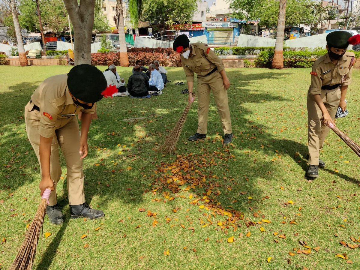DiyaKotecha6's tweet photo. Cleanliness leads to godliness 🇮🇳
#NCCforstatue #gujdte #rajkotgp #2GujGirlsBN https://t.co/zIRMsol0Zi