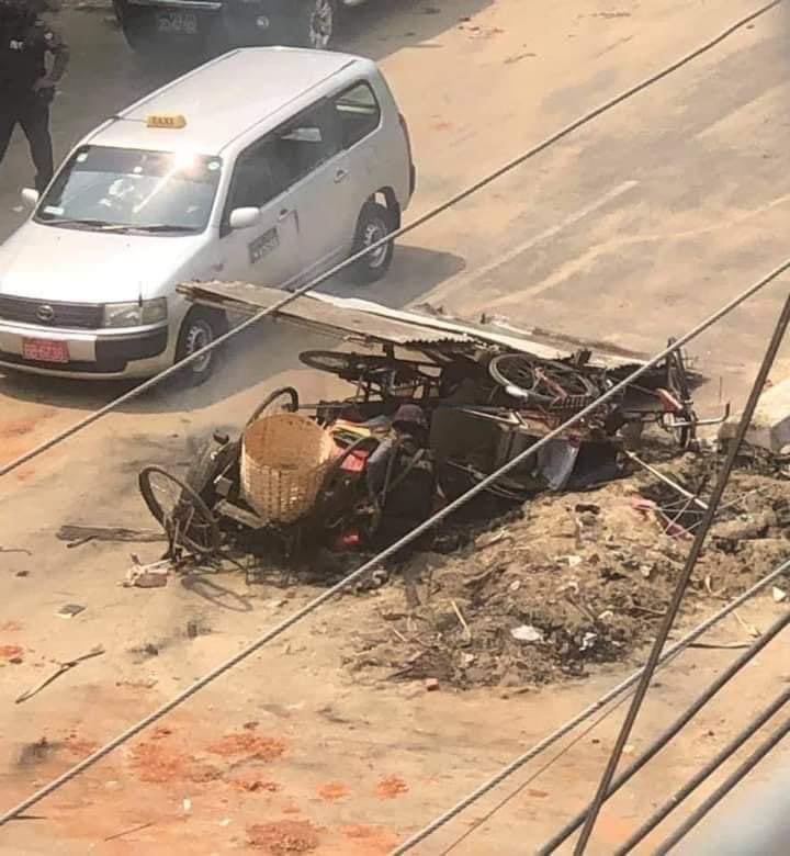 ဆိုက်ကားသမားတွေ ဖမ်းစီးခံရ 
ဆိုက်ကားတွေမီးရိူ့ခံရ😢
သဃန်းကျွန်း ဘုရားလမ်း

#CrdOrginalUploader #Yangon #Myanmar #March12Coup #WhatsHappeningInMyanmar #HearTheVoiceOfMyanmar