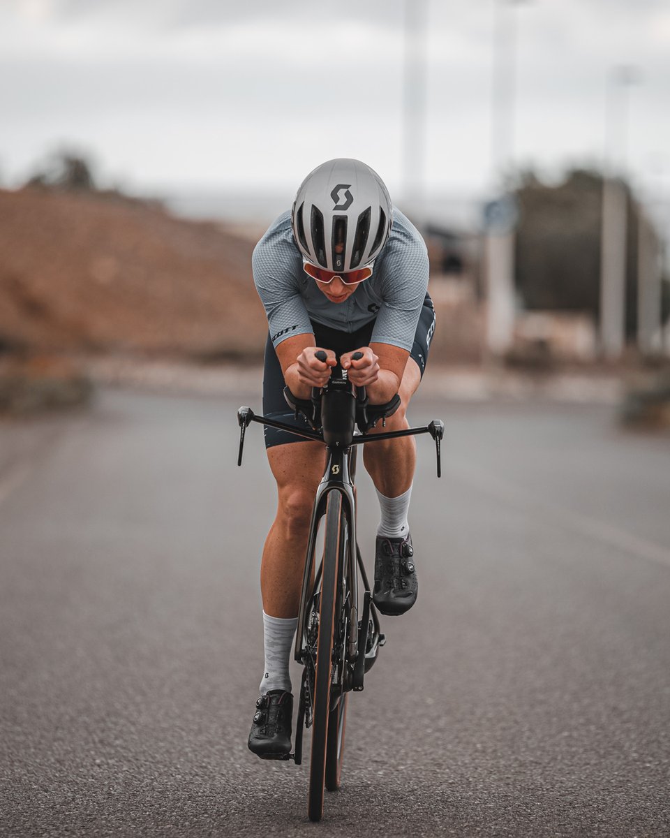 bikeonscott's tweet photo. We caught up with Triathlete, Lisa Norden over coffee for some questions on her goals heading into 2021. Read more and check out videos on her journey to the sport and a day of training in Playitas: https://t.co/d0D7lGq4cd
#NOSHORTCUTS #SCOTTplasma6 #SCOTTbikes
📸: Jeff Thoren https://t.co/J78hPtXpf6