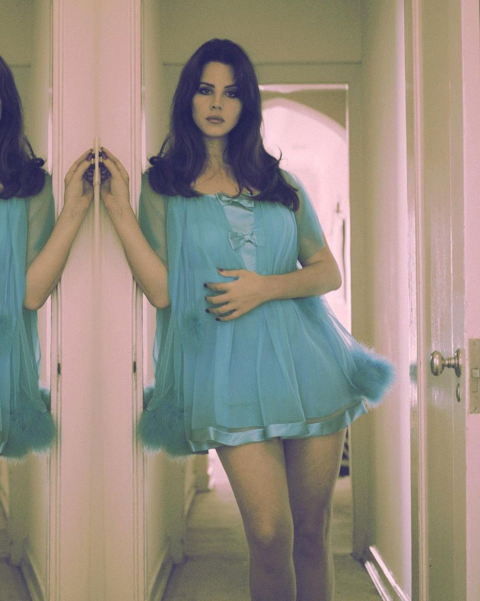 14) Lana Del Rey and her whole icy 60s American housewife vibe.