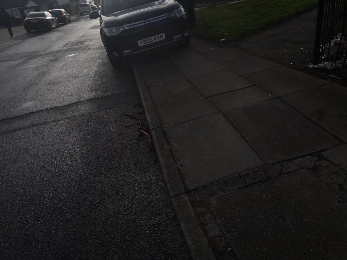 livepedestrian's tweet photo. Pavement Parking at the schoolgate @SmithdownPr in Smithdown Lane. 11/03/21 8:45am. No safe #walk2school. No space for a wheelchair or a pushchair, but no pavement obstruction according to @MerPolCC. Do you agree @Merseysidersp @MerseysidePCC ? https://t.co/KCIB1lGlQQ