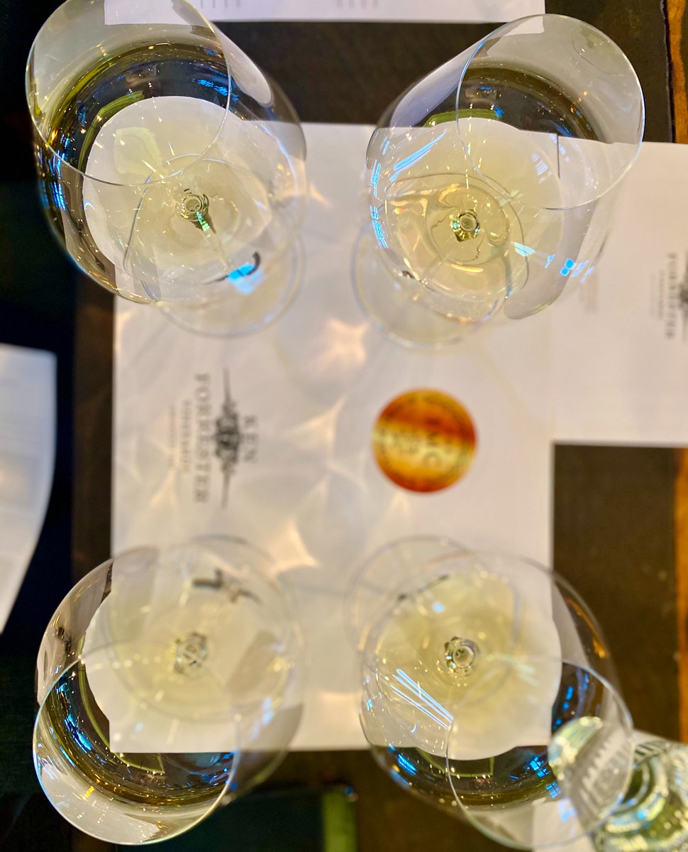 LaurasWorldza's tweet photo. A glimpse of our afternoon with The FMC and retrospective tasting in successive paired vintages..
2017, 2018, 2019 & 2020, The FMC was listed on Vivino as the highest rated South African white in the Wine Style Awards.
Cheers!
#LaurasWorld
#LaurasWine
#KenForresterWines
#FMC20 https://t.co/8B0ObMcSFR
