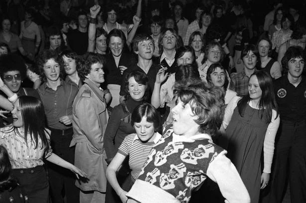 𝑭𝒐𝒓𝒈𝒐𝒕𝒕𝒆𝒏 𝑺𝒄𝒆𝒏𝒆: 𝑾𝒊𝒈𝒂𝒏 𝑪𝒂𝒔𝒊𝒏𝒐 All-nighters ran between the years 73-81, becoming known as the primary venue for #NorthernSoul music in the UK DJs included @RichardSearling, @Kev_Roberts, Russ Winstanley & more 🎧 Full article 👉 facebook.com/forgotttenscen…