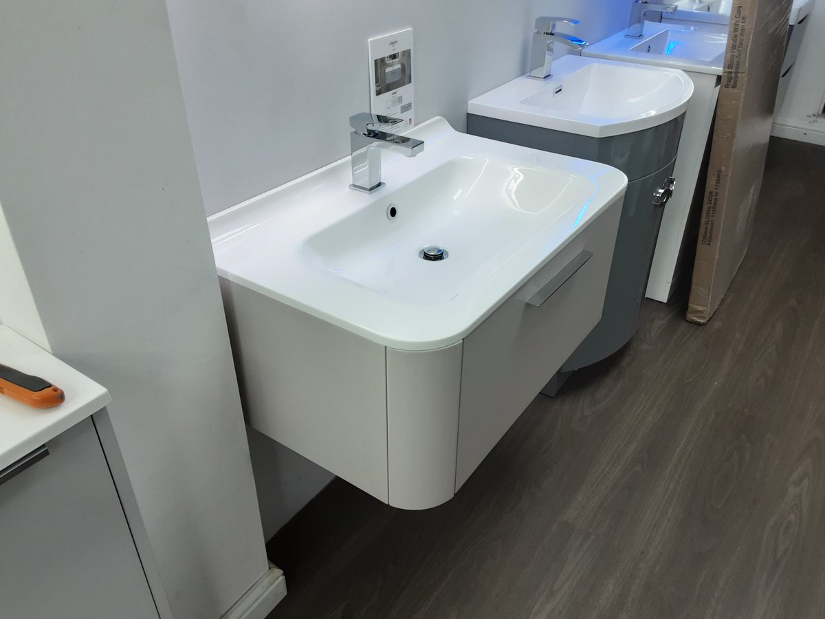 AtlantaBeModern's tweet photo. Our customers' displays of Atlanta Bathroom furniture is making today a feel good friday! Cashmere Gloss, Indigo and Vintage Oak, in a range of styles - there's a design to suit any home.
#happyfriday #atlantabathrooms #customerdisplays #bathroomdesign #madeinbritain https://t.co/tdnrFfkT8d