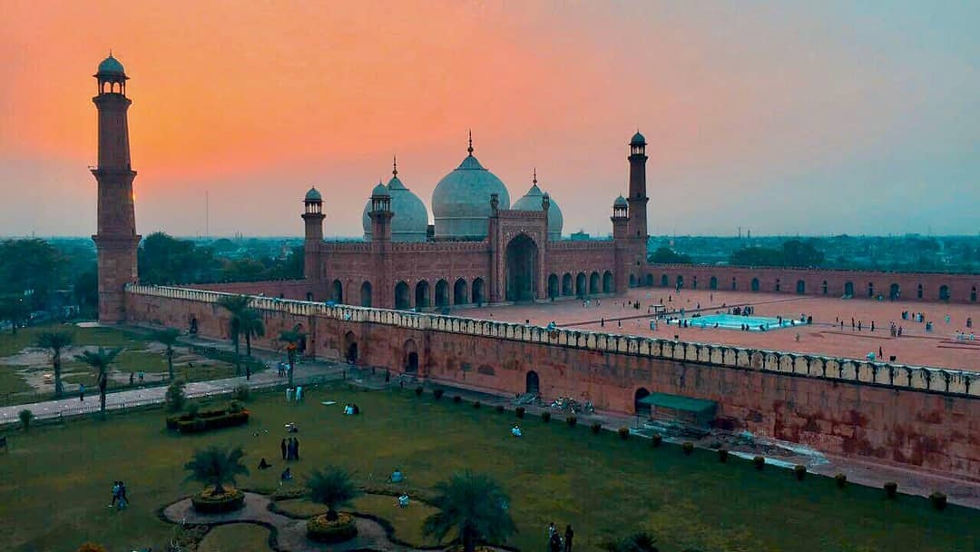 Ajeeb_bakwas_ha's tweet photo. Never give up, find a way to make it happen ✨

© @nimraish

#androonlahore #lightroompk #ig_features_ https://t.co/GSKObbnAbY
