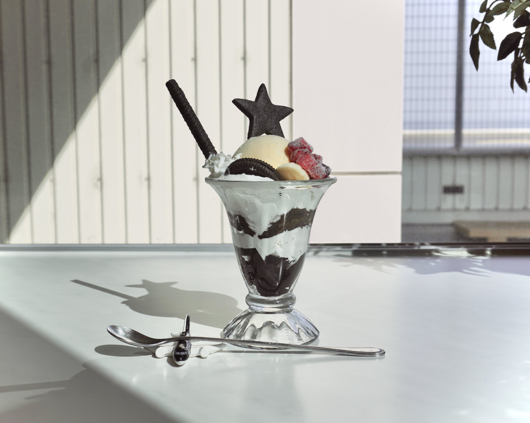 スターフライヤー Sur Twitter 黒と白のスター パフェ 800 税別 コーヒーシロップの染み込んだスポンジケーキやコーヒーゼリーの組み合わせが大人な味わい パフェはテイクアウト可能です パフェもガトーショコラもコーヒーがとても良く合います 限定