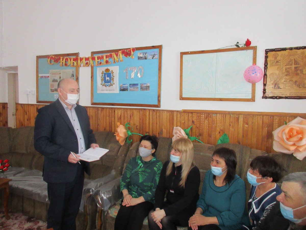 В ОСР села  Ст. Ермаково прошла встреча с замом главного врача по экспертизе и временной нетрудоспособности Хакимовым М.А. Он рассказал, как проходит вакцинация в районе и кому она необходима. Специалисты смогли задать вопросы на волнующие темы по поводу вакцинации.