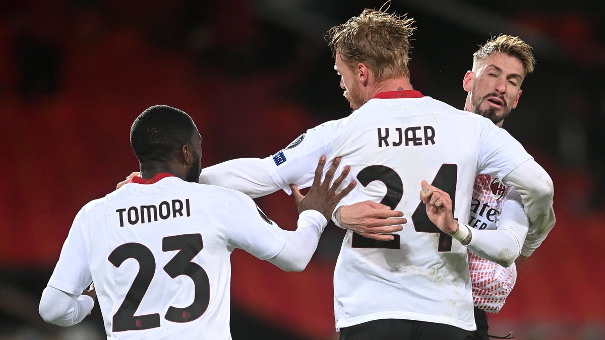 EuropaLeague's tweet photo. Which defenders impressed you last night? 💪

#UEL https://t.co/Z72OD0CMJH