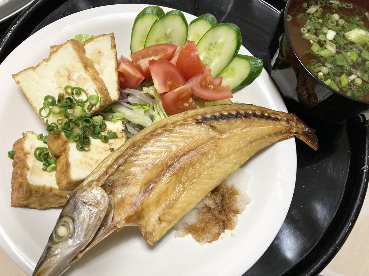 誠のグルメ 今夜は カマスの生干しと 厚揚げを焼きました 自炊 男飯 料理男子 男の料理 オヤジの料理 男子ごはん 料理好きな人と繋がりたい 料理好きとつながりたい おうちごはん 料理好き 料理好きと繋がりたい 簡単手抜き料理 焼き魚