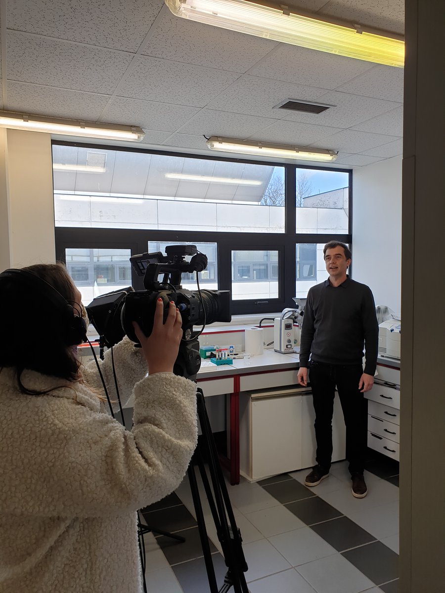 BBVEA2106_Tours's tweet photo. 📽️Tournage d'une vidéo pour présenter un des projets de notre équipe : projet #LOCASARM porté par Arnaud Lanoue! #polyphénols #biocontrôle #economiecirculaire @cvalo_cvl @ArkhamSTD @UnivTours @FacpharmaTours https://t.co/r7zEdcSUw7