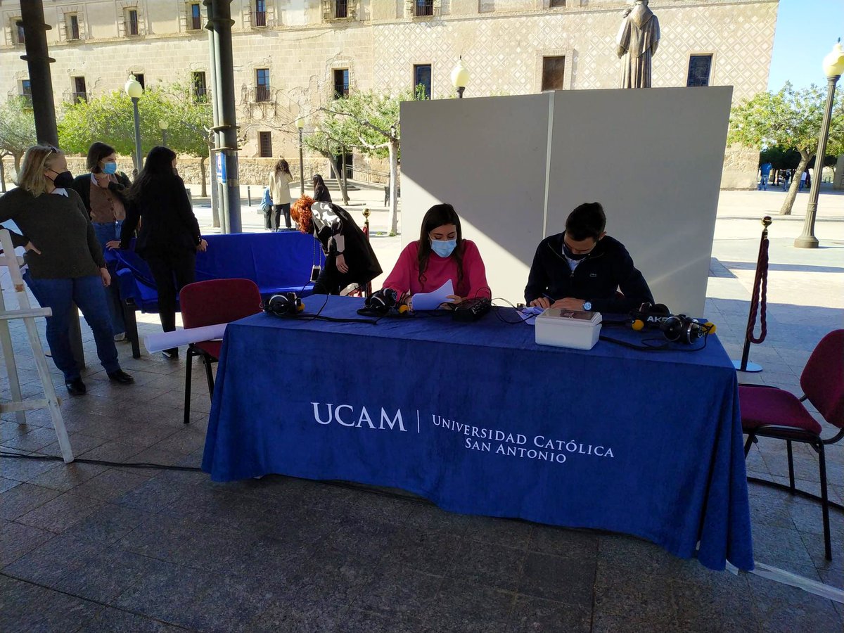 iradioUCAM's tweet photo. 📢 ¡Ha llegado el día!

Ya estamos ultimando los detalles para que nuestro especial #LaVozDeLaExperoencia de #LaBuenaOnda salga genial 😊

¡A las 12:00h en las pérgolas de la @UCAM! https://t.co/DtFLdnJ2DB