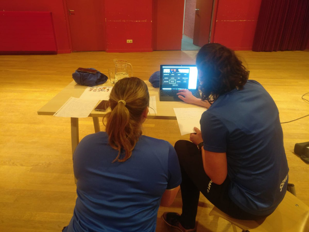 Klerk10's tweet photo. Unieke beweegbingo in Roosendaal! Vandaag doen maar liefst 1800 kinderen tegelijk mee aan de ‘online’ beweegbingo tijdens de Roosendaalse Fitweek! @JOGGNL @rsdbeweegt @gem_roosendaal @ssnb_nb https://t.co/MBh572WUBI