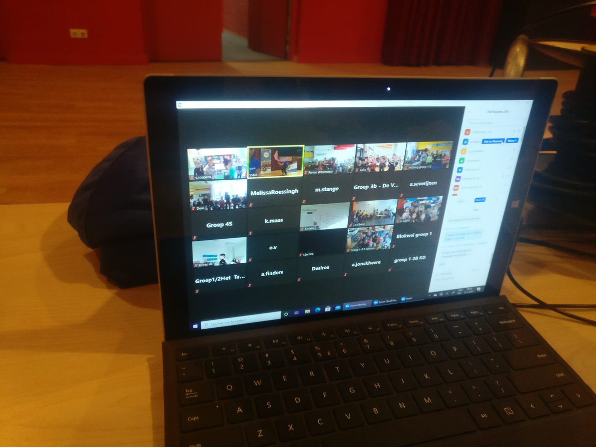 Klerk10's tweet photo. Unieke beweegbingo in Roosendaal! Vandaag doen maar liefst 1800 kinderen tegelijk mee aan de ‘online’ beweegbingo tijdens de Roosendaalse Fitweek! @JOGGNL @rsdbeweegt @gem_roosendaal @ssnb_nb https://t.co/MBh572WUBI