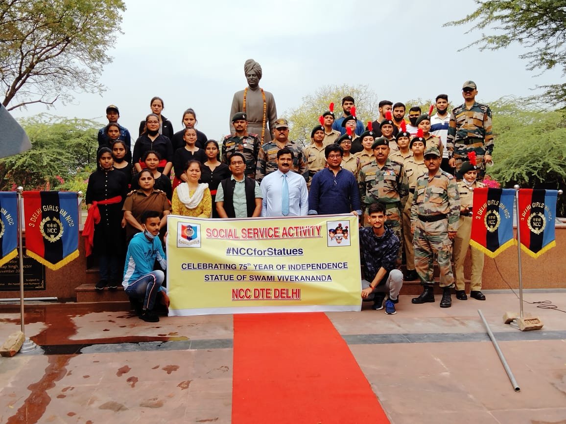 JNU_official_50's tweet photo. Kudos to the NCC cadets (girls), JNU for successfully running the
cleanliness drive at Swami Vivekananda Statue, JNU, as a part of culmination of 75 years celebration of India's independence.
#nccforstatue https://t.co/QgaaLtSZCO