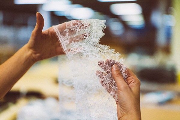 #LUXE «Faire émerger un luxe nouveau.» L'interview de <a href="/helene_valade/">Hélène Valade</a>, Directrice Développement Environnement du groupe <a href="/LVMH/">LVMH</a>
Lire notre interview => bit.ly/3rEqhFV
#green #sustainable #LVMH #trends #luxurytrends