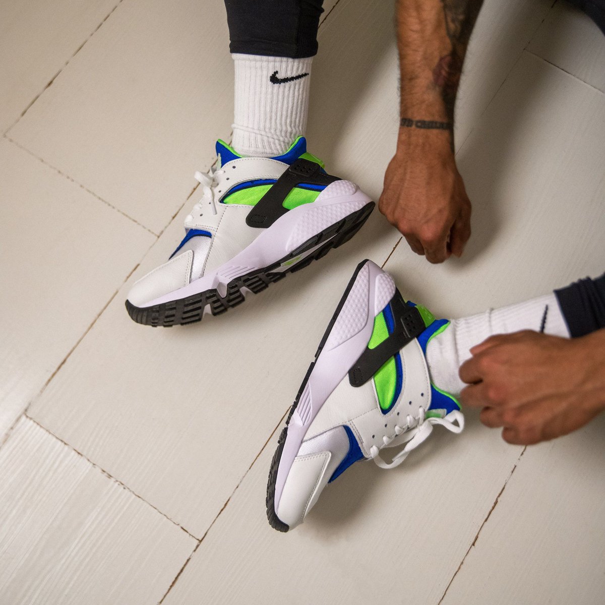 nike huarache scream green on feet