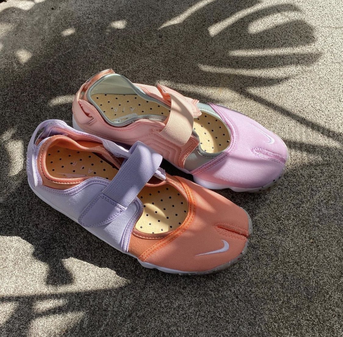 atyourserviceb2's tweet image. Nike air rift 2สีใหม่สายหวานเรียบร้อยไปโทนอ่อน รักสนุกลุกนั่งสบายไปโทนเข้ม 5,500บาท รอพรี15-20วัน

#nikerift #nikeairrift #nikeriftthailand #nikeairriftthailand #airrift #airriftthailand #preorderjapan #พรีออเดอร์ญี่ปุ่น