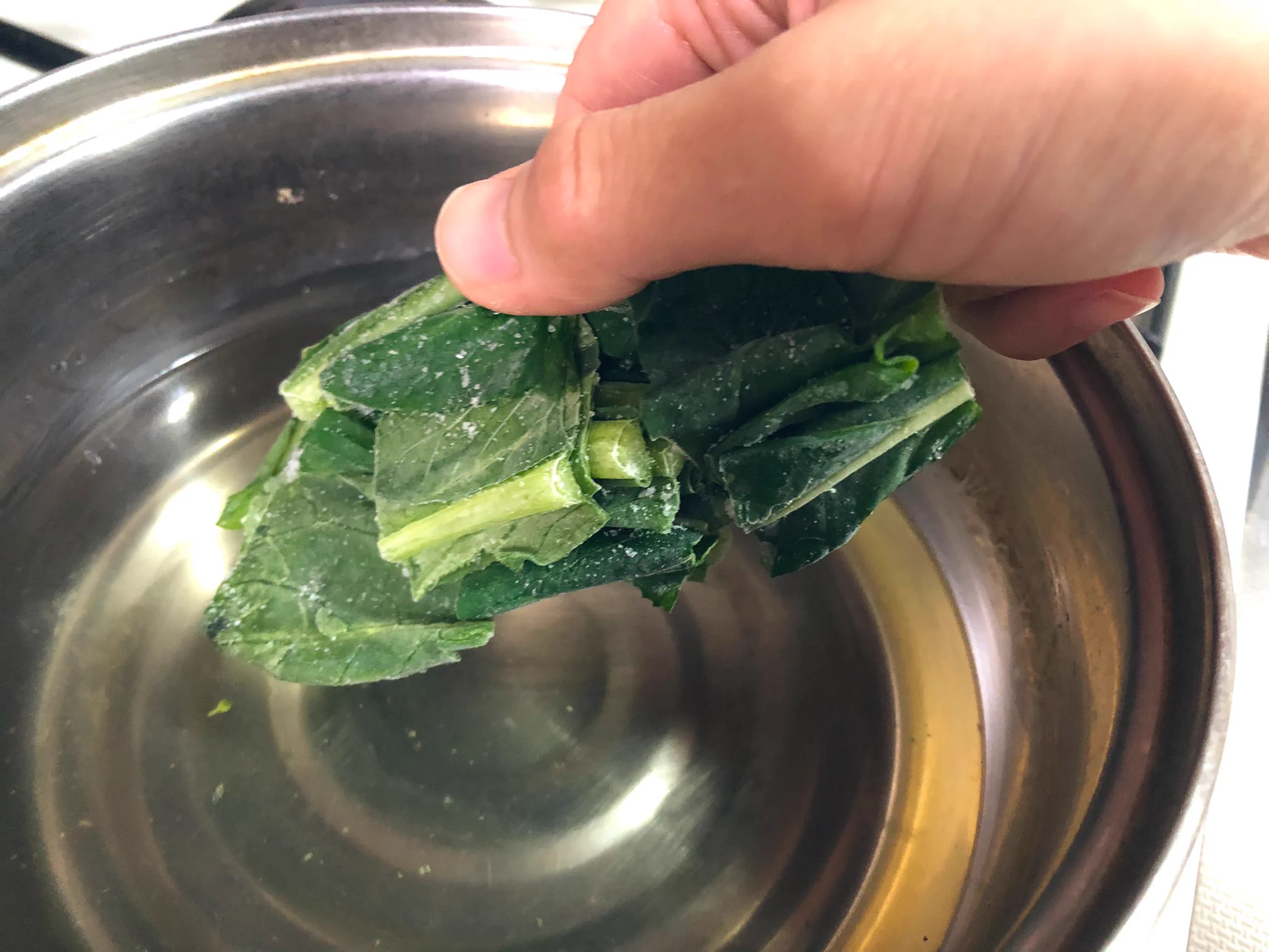 小松菜が食卓で大活躍！生のまま冷凍できる＆凍ったまま使える万能食材として注目！！