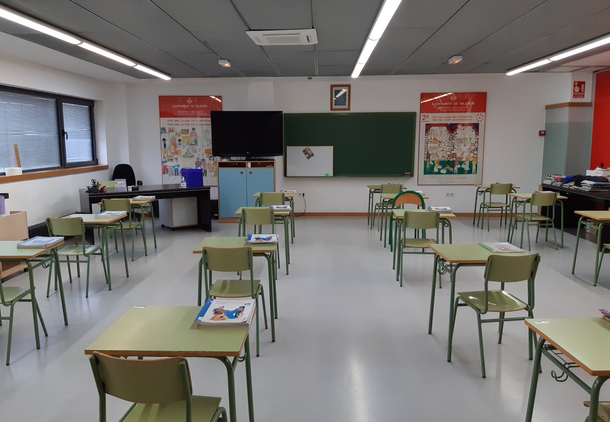 MaiteIbanez's tweet photo. 🎒 Ponemos en marcha actividades extraescolares, dirigidas al alumnado de entre 3 y 18 años, en los centros educativos de #valència con financiación de @GVAeducacio. Queremos compensar los efectos negativos del confinamiento del pasado curso 🎨 #Compensem https://t.co/d6BjOOpSU7 https://t.co/CVFSJe6Ush
