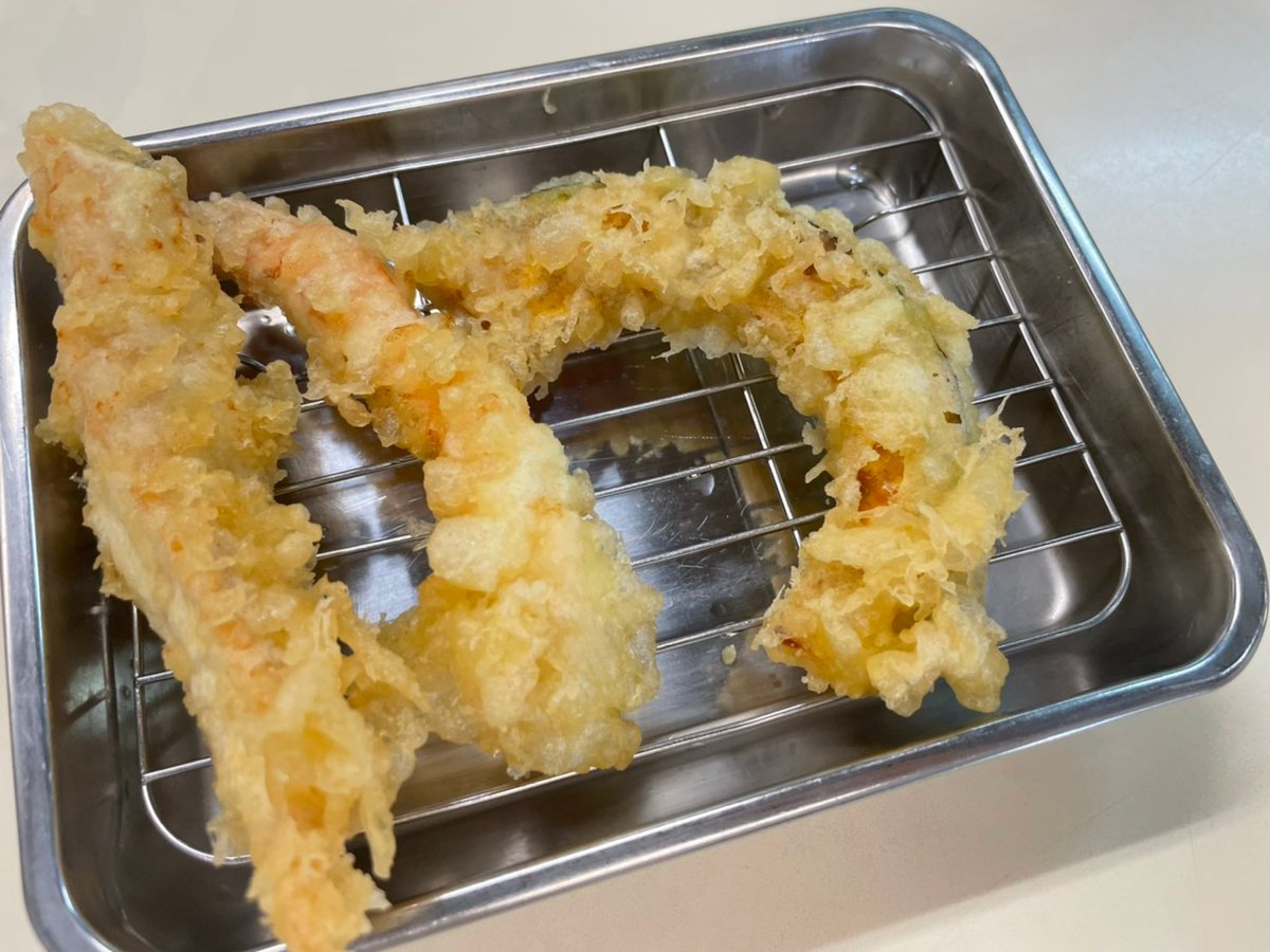 佐賀おすすめグルメ 店名 天ぷら まき おすすめ度 最高星５ 一言 鳥栖にある揚げたてサクサクの天ぷら をトレーに提供してくれるお店 イカの塩辛食べ放題など 福岡の有名天ぷら店と似たシステムです 定食がボリューミーで満足度は高いですよ