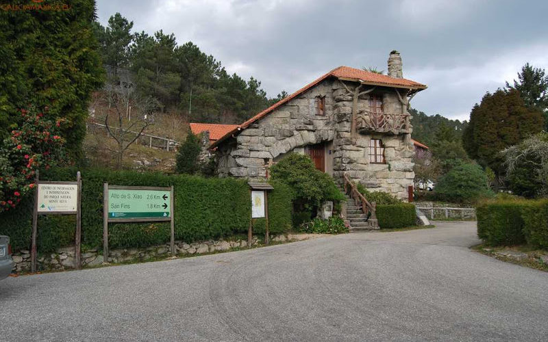 MinhoRio's tweet photo. #riominhoagolpedeclic
🚶‍♀️🚶Anímaste a facer unha camiñata? Visita o Centro de Interpretación do Parque Natural Monte Aloia situado na antiga casa forestal e coñece toda a información referida a este espazo protexido.
📲Seguimos as indicacións no mapa https://t.co/IE0kJGLv7I https://t.co/nt68Plbk8E
