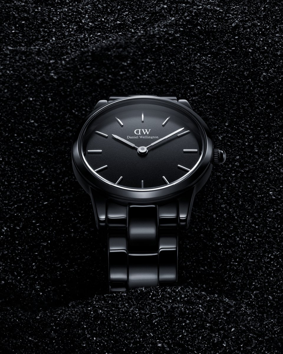 GatewayUmhlanga's tweet photo. The new edition of the Classic DW #IconicLink All Black https://t.co/bML4SuMeqK