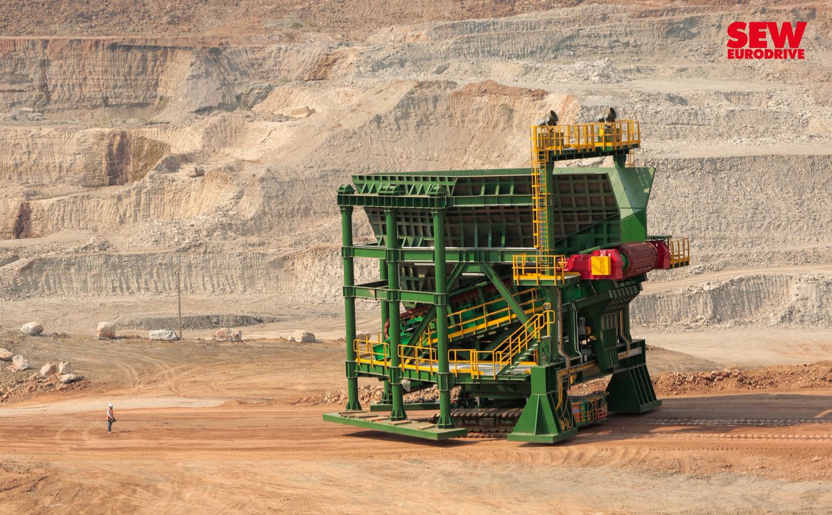 SEWEurodriveUK's tweet photo. A brilliant example of Industrial Gears from SEW-EURODRVE, this fantastic image shows a set of twin head shaft apron drives (the big red boxes at the front of the sizer!) destined for the mining industry in South East Asia, #industrialgears #seweurodrive #drivingtheworld https://t.co/yyPZbPNPQb