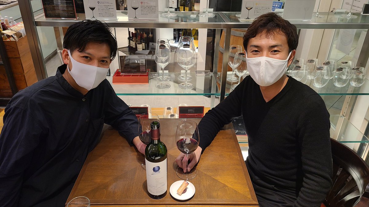 akihiro906's tweet photo. ACRO梅田店の中川店長(@johnny_ACRO)と12月売上1,000万円達成のお祝いにオーパスワン🍷
ずっとコロナで行けなかったけど、やっと開催！
店舗スタッフとの絆や、『ヒト』の強さは店長が主体となり作るもの。
ACROはこの一年で本当に強い店舗になりました。
本当にお疲れ様！お祝いができて私も嬉しい。 https://t.co/zZbAkEUQK8