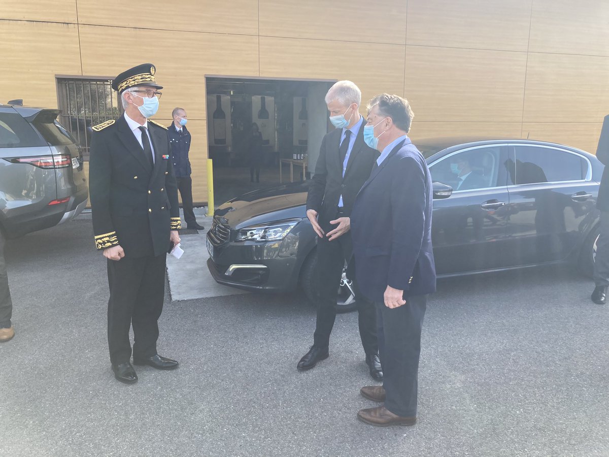 icidromeardeche's tweet photo. #Ardèche : Franck Riester, ministre délégué chargé du commerce extérieur et Guillaume Gomez, représentant personnel du président de la République chargé de promouvoir la gastronomie française sont en visite au domaine Colombo à #Cornas. https://t.co/S61J3Fuxb6