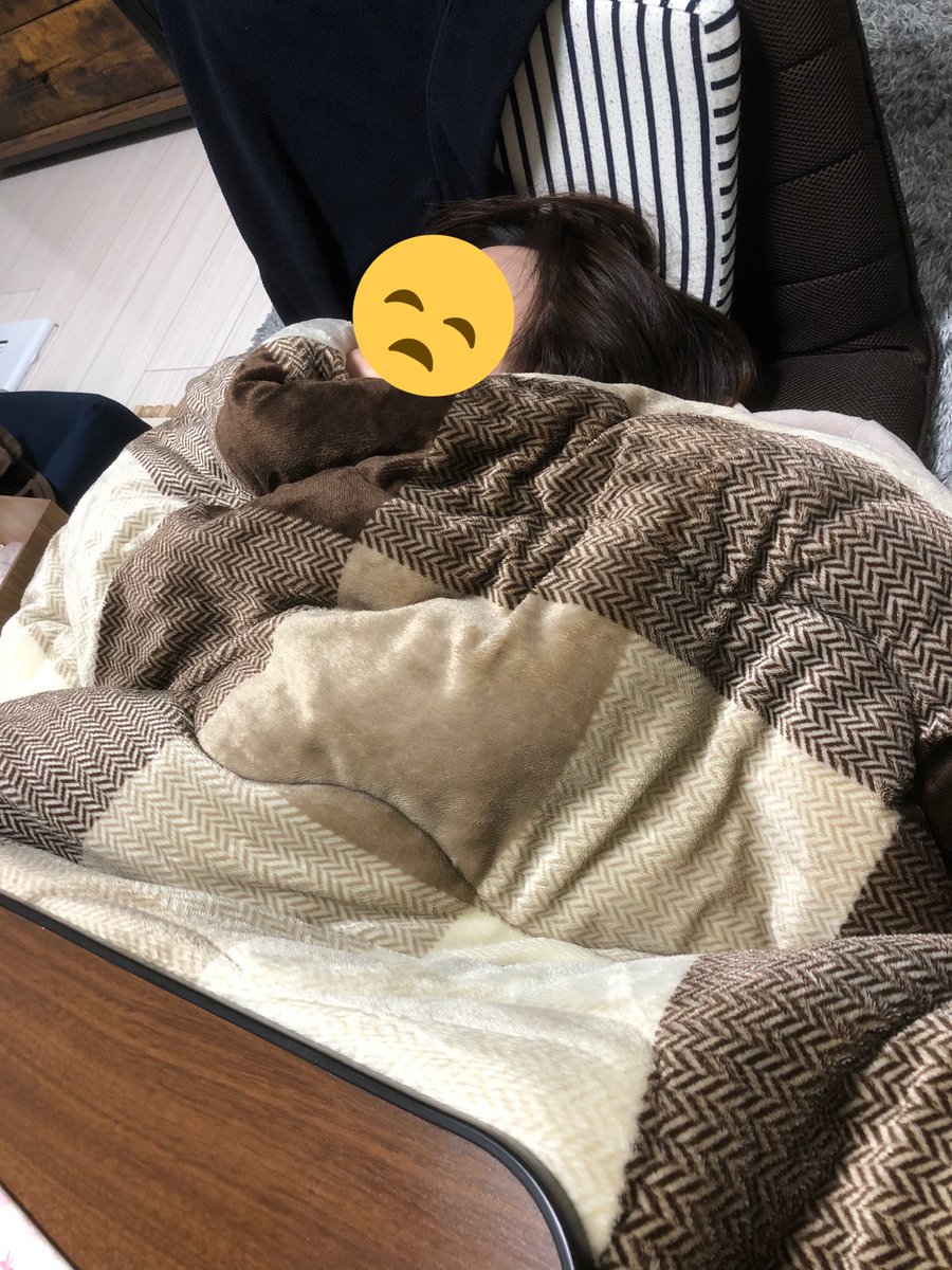 Kw_oooAg's tweet photo. 人類はこたつに勝てねえ https://t.co/cuzTp80FSY