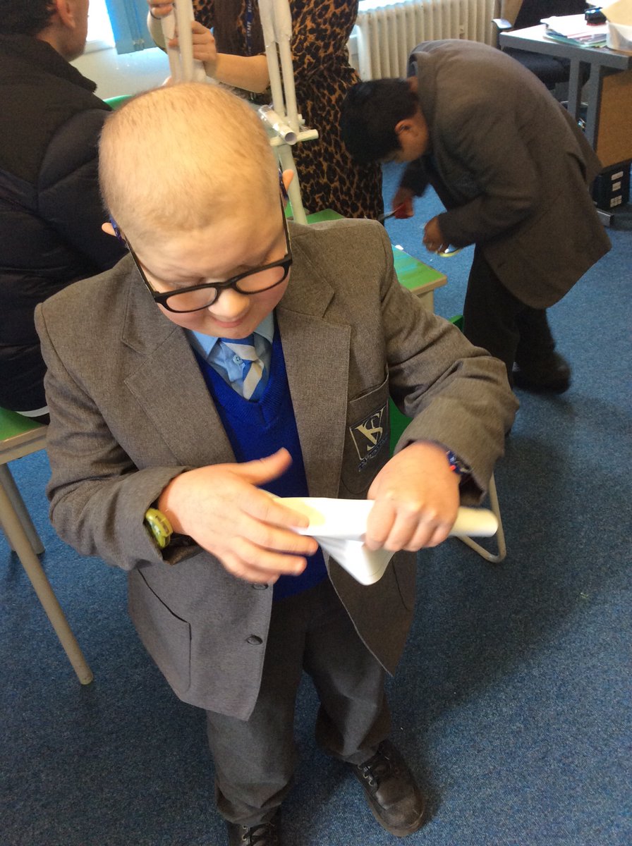 StVincentsL12's tweet image. We have had great fun celebrating #BritishScienceWeek2021 with the whole school participating in some challenges. Challenge 1 was the egg drop challenge