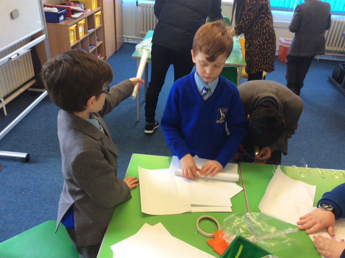 StVincentsL12's tweet image. We have had great fun celebrating #BritishScienceWeek2021 with the whole school participating in some challenges. Challenge 1 was the egg drop challenge