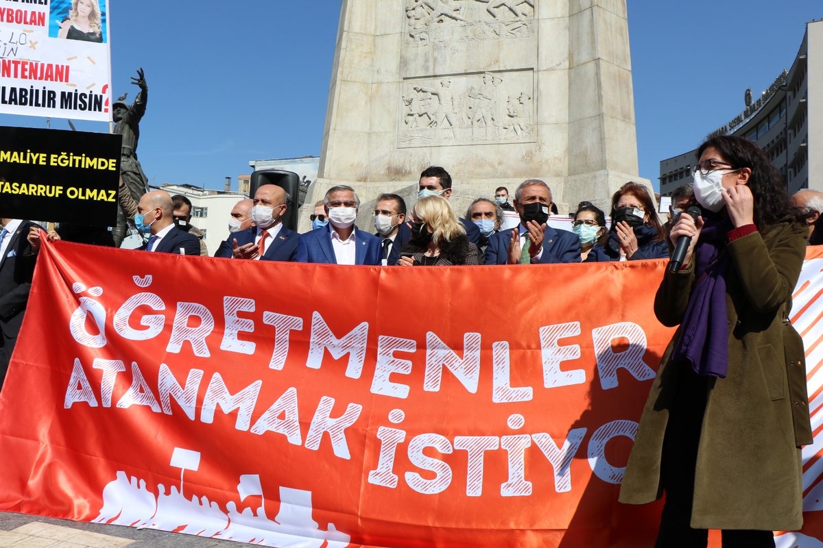 yildirimkaya40's tweet photo. Türkiye’nin dört bir yanından Ankara’ya gelen atanmayan öğretmenlerimizin 40 bin ek atama taleplerini desteklemek için yanlarındaydık.
#ÖğrtUlustaEk40bnUfukta
@RTErdogan @tcmeb @ziyaselcuk @HMBakanligi @lutfielvan @FOXhaber @KucukkayaIsmail @halktvcomtr @tele1comtr @krtkulturtv https://t.co/ls8Usmnuhr