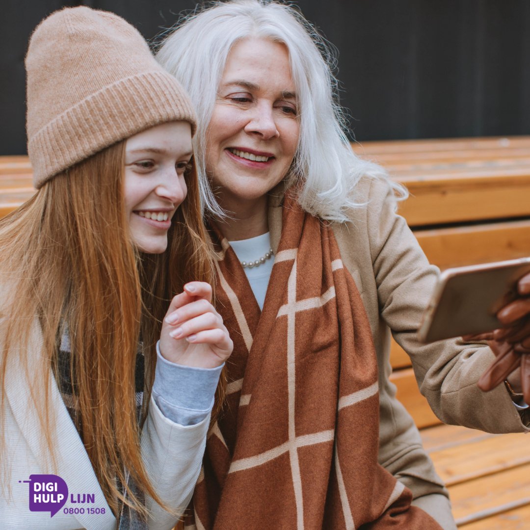 Ouderen en andere mensen die digitaal niet mee kunnen doen, hebben het zwaar. Door hen het gratis telefoonnummer van de DigiHulplijn te geven (0800 - 1508), kunnen ze op werkdagen 09.00 en 17.00 uur telefonisch terecht met alle hun digi-vragen. #digihulplijn #digihulp