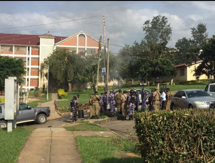 sg_must's tweet photo. Students @MbararaUST strike over failure to have lectures as the Lecturers insist on the ongoing industrial action of academic staff in Public Universities
#students'srightsmatter
#mustsgupdates
#StudentsLivesMatter https://t.co/g0RavetsBn