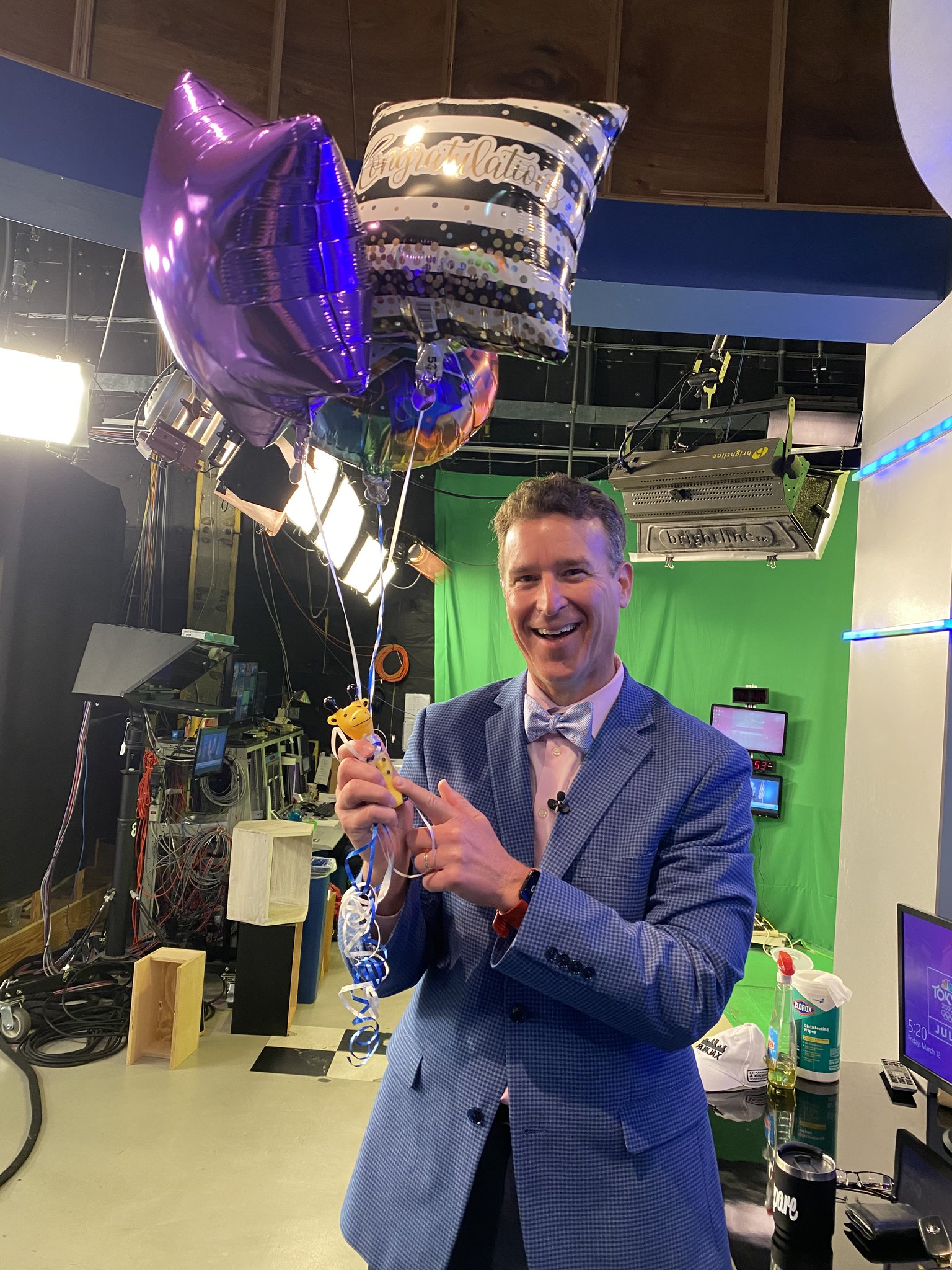 Weatherman On Gma - 4xpkpvi