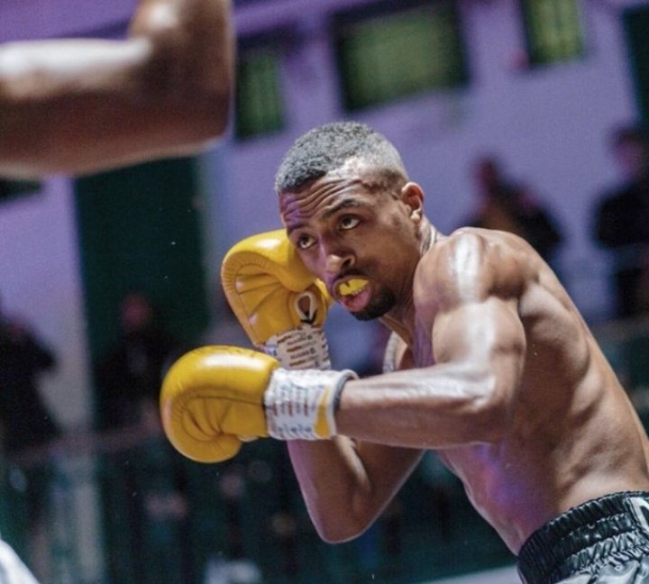 tkbajrs's tweet photo. Shout out to Undefeated pro #Boxer national amature champ @JaDujon who with only 10 days notice takes on super welterweight #CarlFail tonight! Good luck Jordan! https://t.co/L78yCIcxqI #WestHamABC #Boxing #sport #sportsmanship https://t.co/i64Fn1ENeE