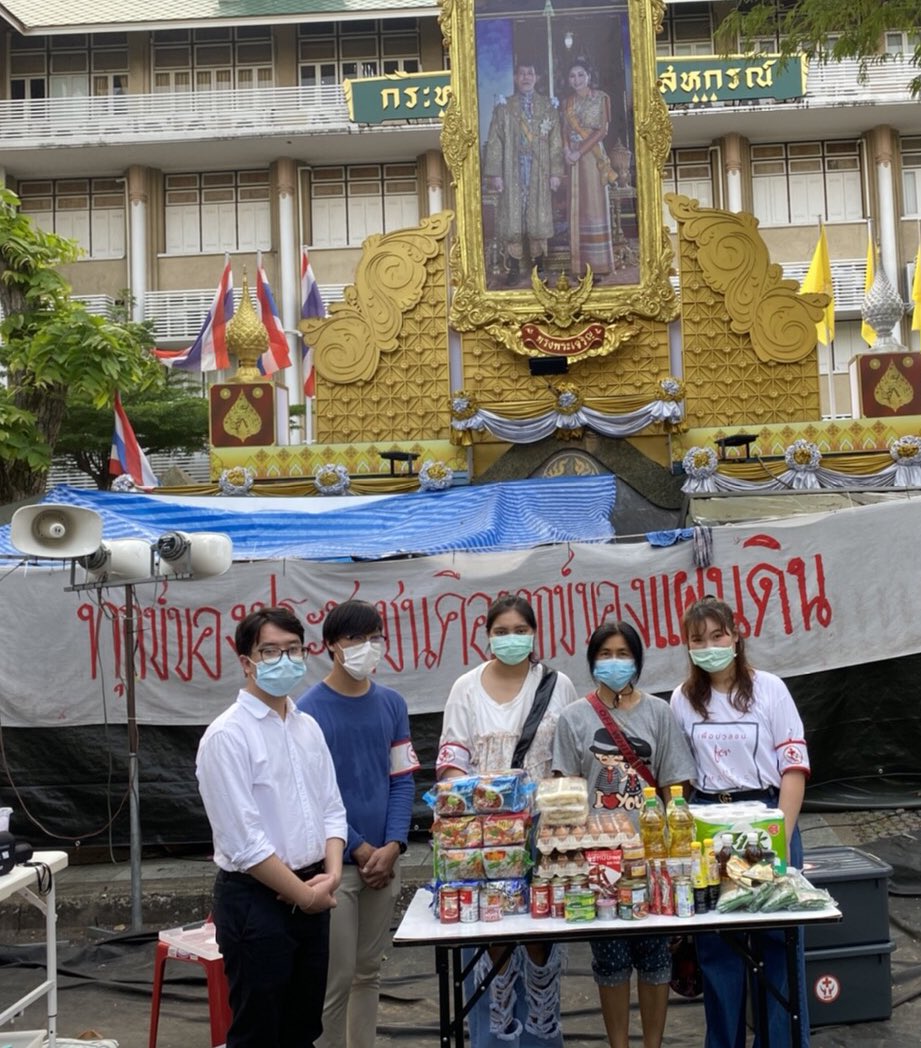 PMCforthemasses's tweet image. วันนี้ พมช ได้เข้าไปดูแลมวลชนเกษตรกร ซักประวัติ วัดความดัน ตรวจน้ำตาล และมอบยาสามัญ,อาหารบางส่วนแล้วค่ะ #ม็อบเกษตรกร #พมช #ปัญญาของแผ่นดินจะไม่ละทิ้งประชาชน