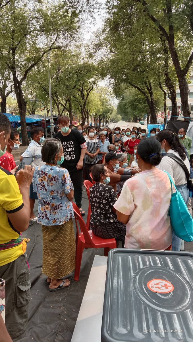 PMCforthemasses's tweet image. วันนี้ พมช ได้เข้าไปดูแลมวลชนเกษตรกร ซักประวัติ วัดความดัน ตรวจน้ำตาล และมอบยาสามัญ,อาหารบางส่วนแล้วค่ะ #ม็อบเกษตรกร #พมช #ปัญญาของแผ่นดินจะไม่ละทิ้งประชาชน