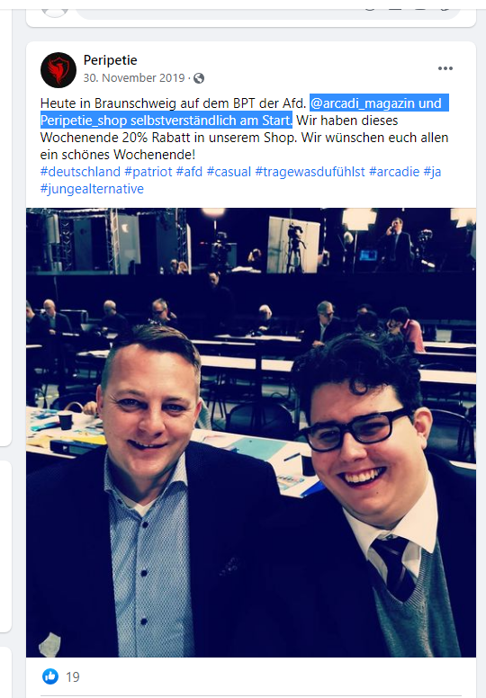 SvenIsHell's tweet photo. Sowohl #LillyThüringen als auch Ignaz tragen u. bewerben "Peripetie"-Klamotten. Wo die Marke polit. zu verordnen ist, seht Ihr u.a. auf deren FB-Seite. Naggert, Zloch, Höcke u. Kameraden tragen/trugen sie.
#Recherche-Thread d. @IbDoku: https://t.co/qoivLYZ7H5
#Steup https://t.co/OMNGUGZUq2