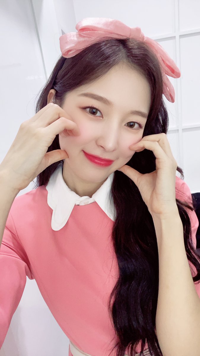 8_OHMYGIRL's tweet photo. [#OhTimes] 210312 뮤직뱅크📸

아린과 함께 봄이 찾아왔어요🌸

#사랑스러움_단어_그자체 #아린
#오마이걸 #OHMYGIRL #OMG https://t.co/vyynR8nEor