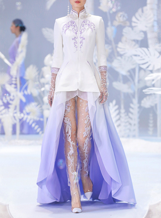 couturegalaxy's tweet photo. heaven gaia a/w 2020 “RUO SHUI” fashion show https://t.co/47ZOyUbAvv