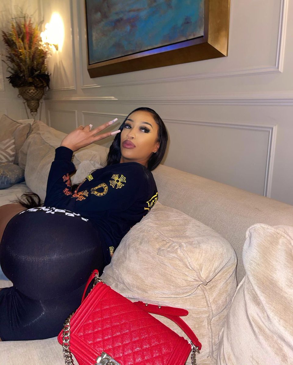 mellabarbie_'s tweet photo. Tap on that retweet and I might let you tap on this ass 🍑💦😋 https://t.co/F9S7X6n4NT