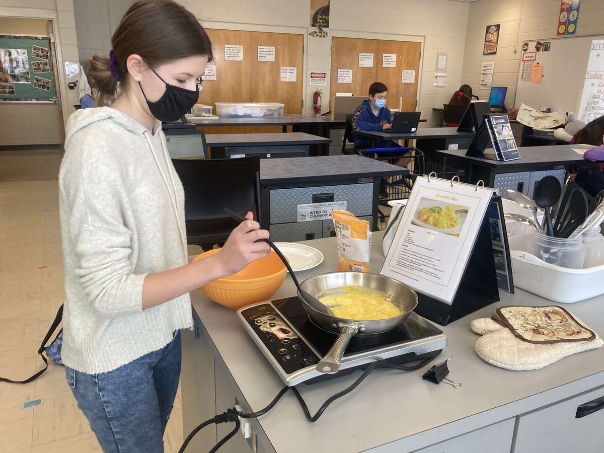 RebaALewis's tweet image. We are offering “tag outs” @TheCreekBCMS so teachers can see other classes. While they observe I get to see the amazing learning in their classes! I LOVE when I can step into @LauraBischoff89’s @CTEforNC classes! Scrambled eggs and pet x-rays to enjoy this time. #shinethelight