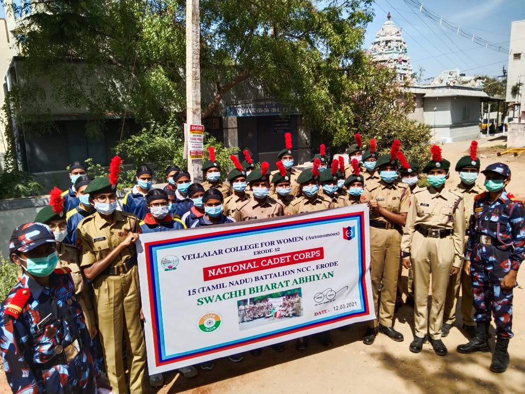 erodencc's tweet photo. To celebrate the 75 yrs of Independence , cleaning of Vivekananda's  statue is done at Erode by 15(TN) Bn NCC cadets. https://t.co/7TQKRBcKuh