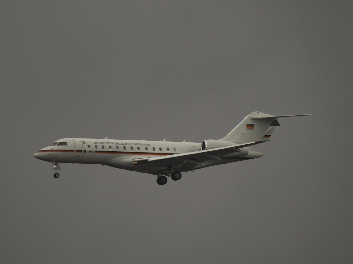 EHEH_Spotter's tweet photo. π©πͺGerman Air Force Bombardier Global 6000 (14+05, #3E95CA) as German Air Force flight #GAF609 Approach Runway21 @ EHEH (π·4km out π§οΈπ§οΈπ§οΈ #garden)
#NLspot https://t.co/T3ocK8AYVd