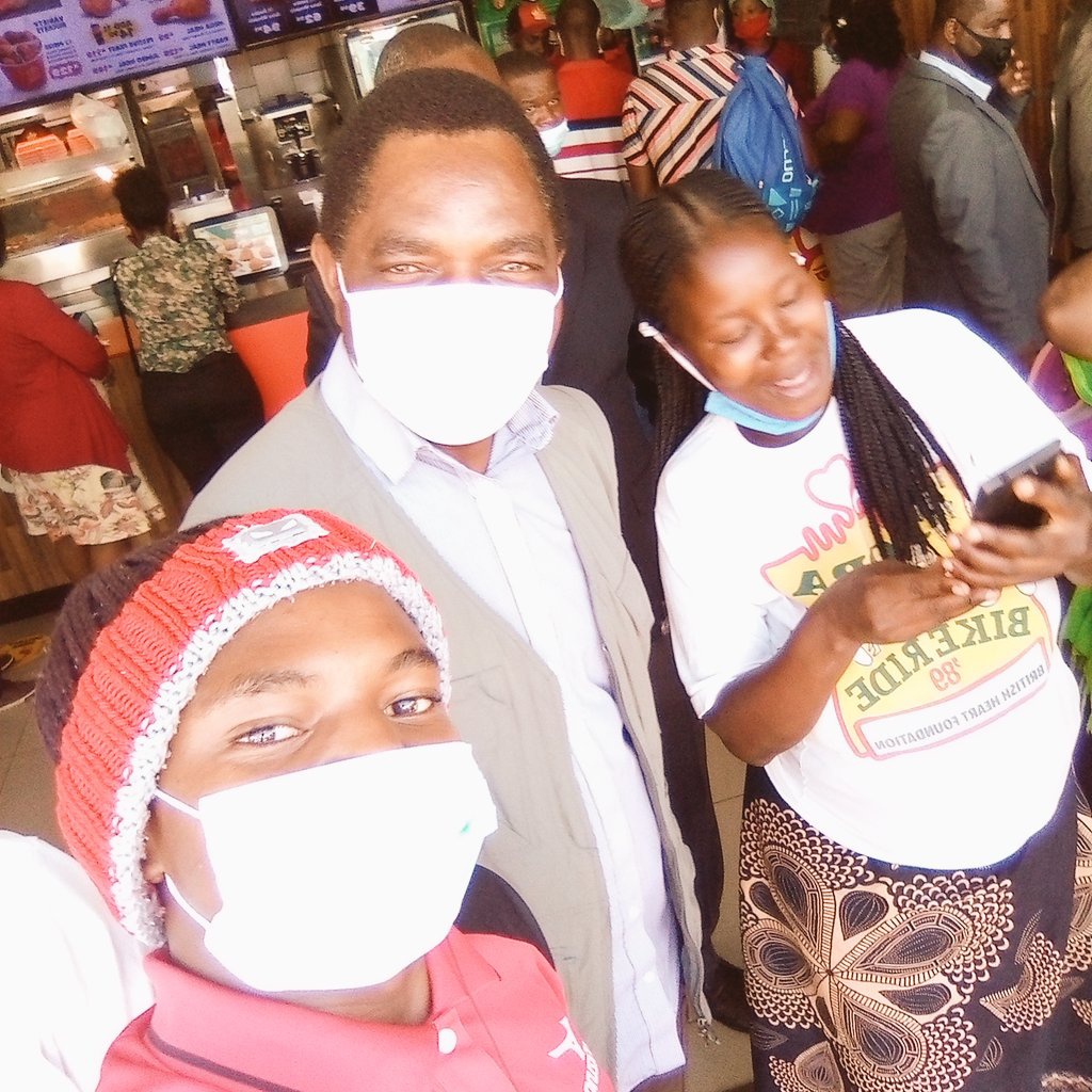 Princebreezy007's tweet photo. @HHichilema @HungryLionZM Just bombed into bally on my way to get some lunch 
#BALLY_will_fix_it
#zambia_forward https://t.co/vsSYfMkoRV