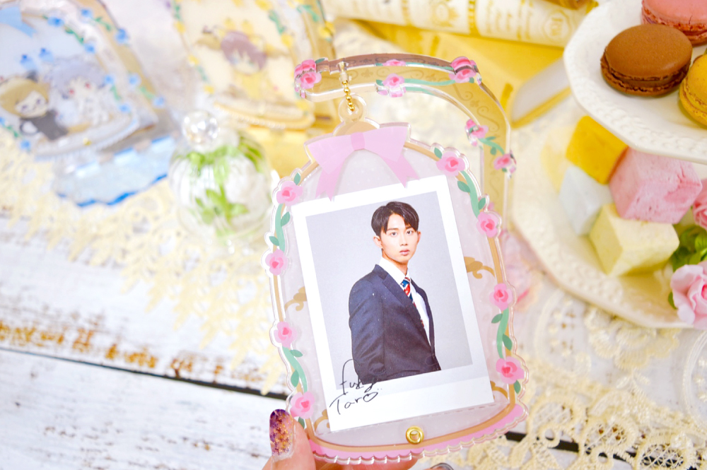 Fukuya Online フクヤオンライン Fanfancy New Item Tea Time Collectionからゆらゆら揺れるケーキスタンドが登場 2way仕様の新作アクリルフレームです 持ち歩いたり 飾ったりと使い方もいろいろ 6カラーの展開でお好きなお色をゲットしてください Fukuya Online フクヤオンライン Fanfancy New Item Tea Time Collectionからゆらゆら揺れるケーキスタンドが登場 2way仕様の新作アクリルフレームです 持ち歩いたり 飾ったりと使い方もいろいろ 6カラーの展開でお好きなお色をゲットしてください